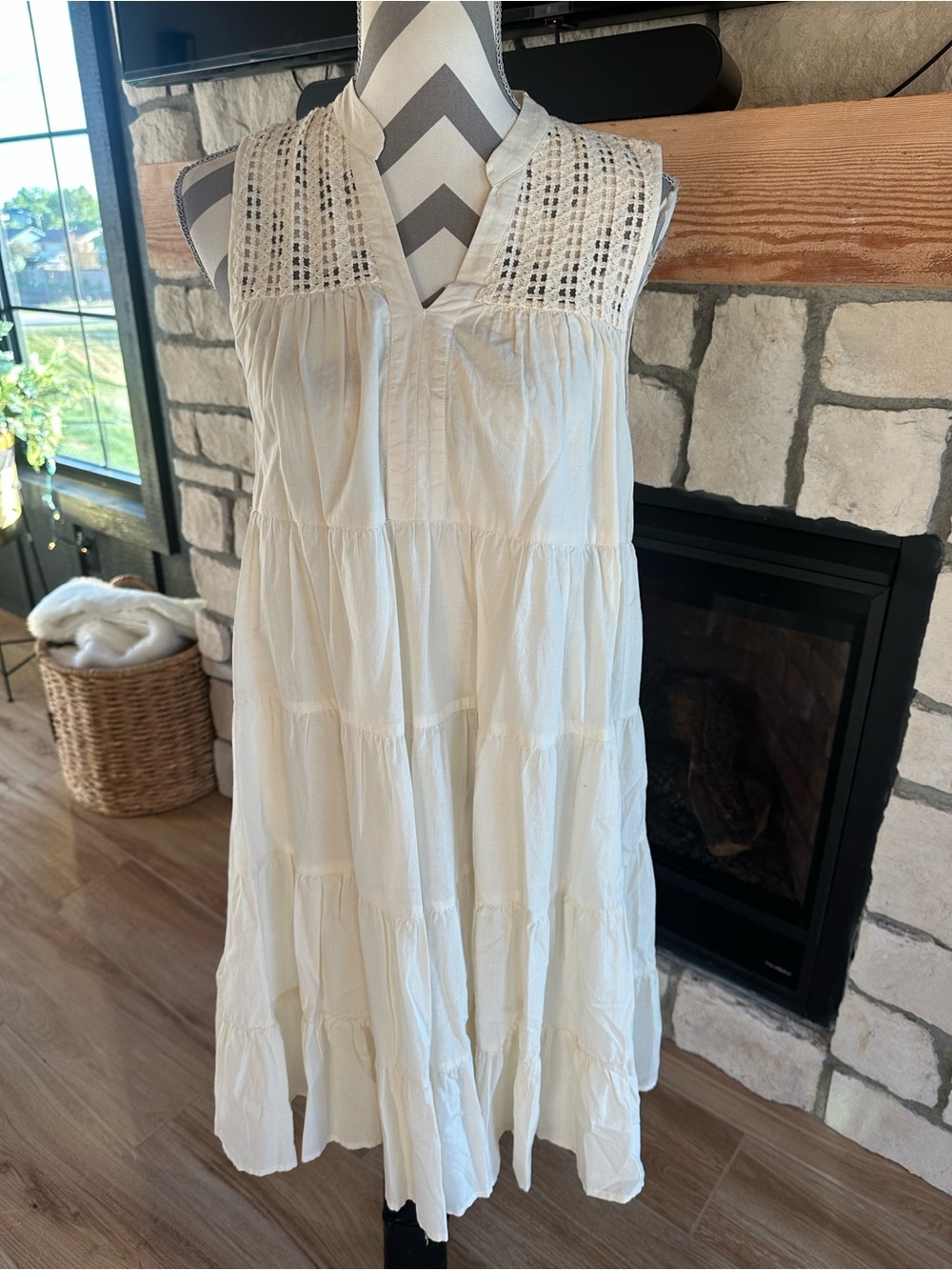 🆕 NWT Vero Moda Beige Lorreto Cotton A-Line Tierd  V - Neck Dress.  MIdi Size M